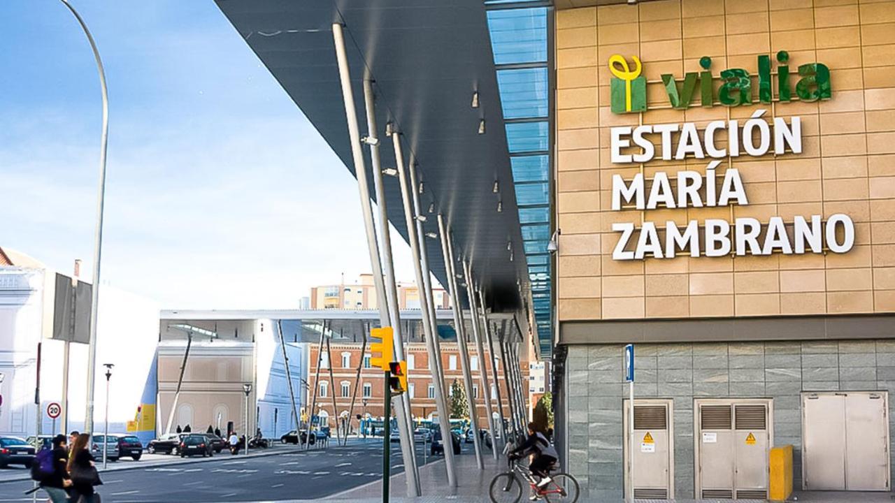 Habitacion Privada Centro Malaga Cerca Tren Maria Zambrano Y Playa Muy Buena Conexion Wifi Exterior foto